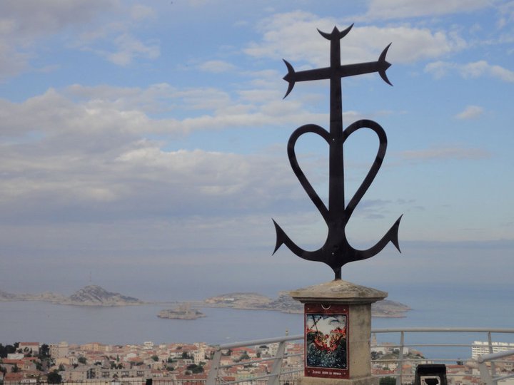 No photo description available.