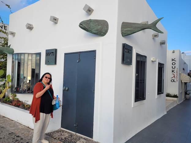 A person talking on a cell phone

Description automatically generated with medium confidence